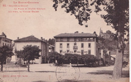 I8-31) SALIES DU SALAT - HAUTE GARONNE - LA PLACE ET STATUE COMPANS - AU FOND , VIEILLE EGLISE  - ( 2 SCANS )  - Salies-du-Salat