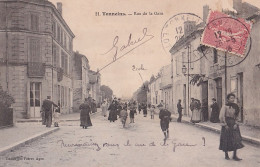 I26-47) TONNEINS - RUE DE LA GARE - ANIMEE - HABITANTS - EN 1906 - Tonneins