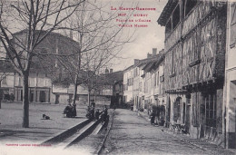 A16-31) MURET - HAUTE GARONNE - PLACE DE L ' EGLISE - VIEILLE MAISON - ANIMEE - HABITANTS - ( 2 SCANS ) - Muret