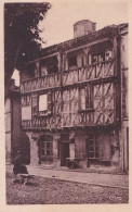 A24-31) MURET - HAUTE GARONNE - VIEILLE MAISON - ANIMEE - HABITANT - EDIT. COMBIER - ( 2 SCANS ) - Muret