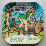 Ancien Cendrier.  " STIHL " - Tronçonneuse Stihl - Yvan Béal. Clermont Ferrand - Pin Up Sexy - Cendriers