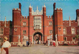 Angleterre - East Molesey - Hampton Court Palace - The Great Gatehouse - Surrey - England - Royaume Uni - UK - United Ki - Surrey