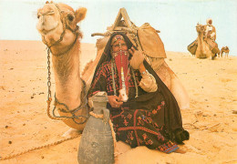 ALGERIE   FEMME BEDOUINE ET SON CHAMEAU - Femmes