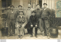 CARTE PHOTO GROUPE D'HOMMES EN GROS PLAN - To Identify