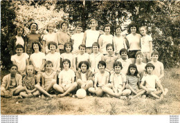 CARTE PHOTO GROUPE DE JEUNES FILLES  ET BALLON - To Identify