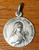 Médaille Religieuse Pendentif "Sainte Thérèse De L'Enfant Jésus - Lisieux" - Religious Medal - Religión & Esoterismo