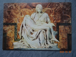 LA PIETA DI    MICHELANGELO - Sculture