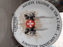 Très Ancienne Assiette Du Centenaire De La Société LILLOISE DE TIR A L'ARC - Archery