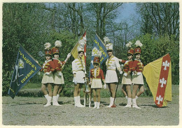 88 - BM53960CPM - CHARMES - MAJORETTES - Tambour Major Et Les Drapeaux - Très Bon état - VOSGES - Charmes