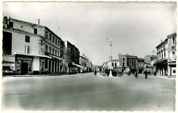 33 - CB52639CPSM - LANGON - Place General De Gaulle - Très Bon état - GIRONDE - Langon