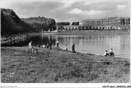 AJKP9-0910 - SPORT - VERSAILLES - LA PIECE D'EAU DES SUISSES PECHE PECHEURS - Visvangst