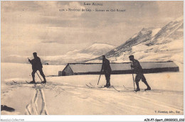 AJKP7-0667 - SPORT - ENVIRONS DE GAP - SKIEURS AU COL BAYARD  - Alpinisme