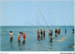 AJKP6-0634 - PECHE - BORDS DE MER - ICI L'ON PECHE  - Fishing