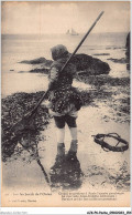 AJKP6-0612 - PECHE - SUR LES BORDS DE L'OCEAN  - Fishing