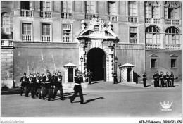 AJDP10-MONACO-1011 - MONACO - La Relève De La Garde Des Carabiniers De S-A-S Le Prince De Monaco  - Palacio Del Príncipe