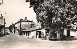 Biscarosse * La Place De L'église * Hôtel Café - Biscarrosse