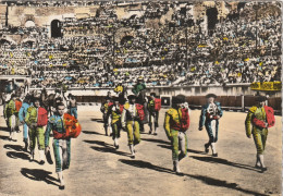 CORRIDA . EL PASSEO OU ENTREE DANS L'ARENE DES MATADORS , TOREADORS ET PICADORS . AFFR LE 20-7-1963 A NIMES. 2 SCANNES - Corridas