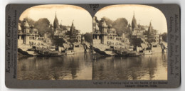 Stereo-Fotografie Keystone View Co., Meadville, Ansicht Benares / Varanasi, Burnign Chat On Banks Of Sacred Ganges  - Photos Stéréoscopiques
