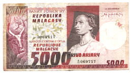 Depuis La REUNION : Grosse Coupure / Madagascar 5000 Francs On 1000 Ariary  (1974-1975) - Madagaskar