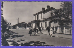 Carte Postale 77.  Esbly  La Gare  Très Beau Plan - Esbly