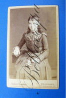 C.D.V Carte De Visite Atelier Studio Portret   Adèle DAAMS Brux - Alte (vor 1900)