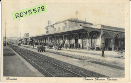 Puglia Brindisi Interno Stazione Ferroviaria Centrale  Animatissima Veduta Interno Stazione Treno A  Vapore Viaggiatori - Bahnhöfe Mit Zügen