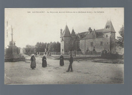 CPA - 29 - Le Folgoët - Le Doyenné, Ancien Château De La Duchesse Anne - Le Calvaire - Animée - Non Circulée - Le Folgoët