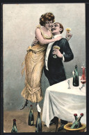 AK Ein Mann Im Frack Hält Eine Dame Im Kleid Im Arm, Beide Amüsiert Mit Einem Glas Wein In Der Hand  - Vignes