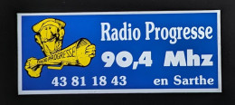 AUTOCOLLANT RADIO PROGRESSE - CRÉÉE EN 1980 AU MANS - LE MANS 72 SARTHE - Adesivi