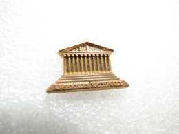 PIN'S    ARTHUS BERTRAND   ASSEMBLÉE NATIONALE - Arthus Bertrand