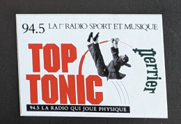 AUTOCOLLANT TOP TONIC - RADIO SPORT ET MUSIQUE - PERRIER - CRÉÉE EN 1984 A PARIS - Adesivi