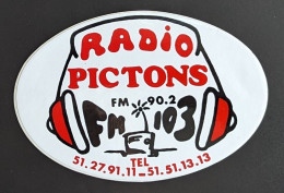 AUTOCOLLANT RADIO PICTONS - CRÉÉE EN 1981 A LANGON-NALLIERS 85 VENDÉE - Adesivi