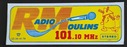 AUTOCOLLANT RADIO MOULINS - CRÉÉE AU DÉBUT DES ANNÉES 1980 - MOULINS A MARCHE - 61 ORNE - Adesivi