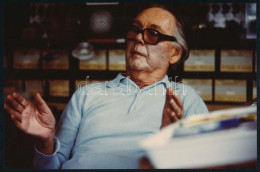 Rodolf Hervé (1957-2000): Victor Vasarely (1906-1997) Festőművész Párizsi Műtermében, Hátoldalán Pecséttel Jelzett Fotó, - Autres & Non Classés