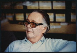 Rodolf Hervé (1957-2000): Victor Vasarely (1906-1997) Festőművész Párizsi Műtermében, Hátoldalán Pecséttel Jelzett Fotó, - Other & Unclassified