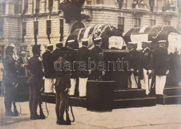 1914 Ferenc Ferdinánd és Neje Chotek Zsófia Koporsói Előtt Tisztelegnek Az Osztrák-magyar Haditengerészet Katonái, Tries - Altri & Non Classificati