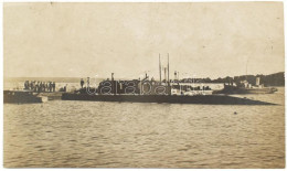 Az Osztrák-magyar Hadi Tengerészet S.M. U-I. Tengeralattjárója 9x5,5 Cm / S.M. U-I Docked In Pola. The Crew Is Lined Up  - Sonstige & Ohne Zuordnung