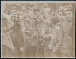 1916 Orosz Hadifoglyok A Bukovinai Kirlibaba (Radnalajosfalva) Fogolytáborban, Hátoldalon Feliratozott Fotó, 8,5×11,5 Cm - Other & Unclassified