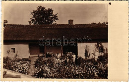 * T1/T2 Dévaványa, Ház A Kerttel. Baji József Fényképészeti Műterem, Photo - Zonder Classificatie