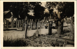 T2 1940 Erdély Felszabadulásának Emlékére. Honvédeink átlépik A Trianoni Határt, Katonák Autóban / Entry Of The Hungaria - Ohne Zuordnung