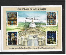 COTE D'IVOIRE 1994 VITRAUX BASILIQUE YAMOUSSOUKRO BLOC N° 33  ** MNH COTE 7 € - Côte D'Ivoire (1960-...)
