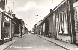 PAYS-BAS - Sint Annaland - Nieuwstraat - Vue Sur Une Rue - Voitures - Animé - Carte Postale Ancienne - Tholen