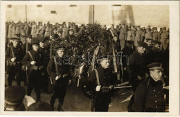 ** T1 1917 Pola, Pula; Anton Haus Osztrák-magyar Admirális Temetése, Koszorúkkal Díszített Koporsó / K.u.K. Kriegsmarine - Unclassified
