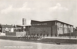 PAYS-BAS - Sint Annaland - De Casenbrootschool - Vue Panoramique - Vue Sur Une école - Carte Postale Ancienne - Tholen