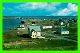 ILES DE LA MADELEINE, QUÉBEC - VUE DU VILLAGE ANSE ETANG-DU-NORD - CIRCULÉ EN 1975 - PUB. PAR LES AGENCES KENT ENR. - - Other & Unclassified