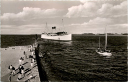 Travemünde, Fährschiff König Gustaf - Lübeck-Travemuende