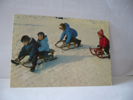 PLAISIR DE LA NEIGE UNE DEUX TROIS PARTEZ CPM 1974 - Groupes D'enfants & Familles