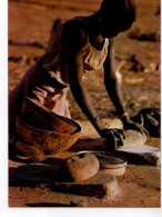 Haute Volta En Pays Mossi Preparation Quotidienne Du Repas Qui Rassemblera Toute La Famille - Burkina Faso