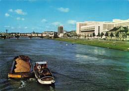 Nantes * La Péniche " FRANCOIS " Et Remorqueur Batellerie * La Loire Et Le CHU Hôpital * Barge Chaland Péniches - Nantes