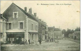 45.PUISEAUX.PLACE DE LA REPUBLIQUE.CAFE DES 2 PLACES.DECHIRURE - Puiseaux